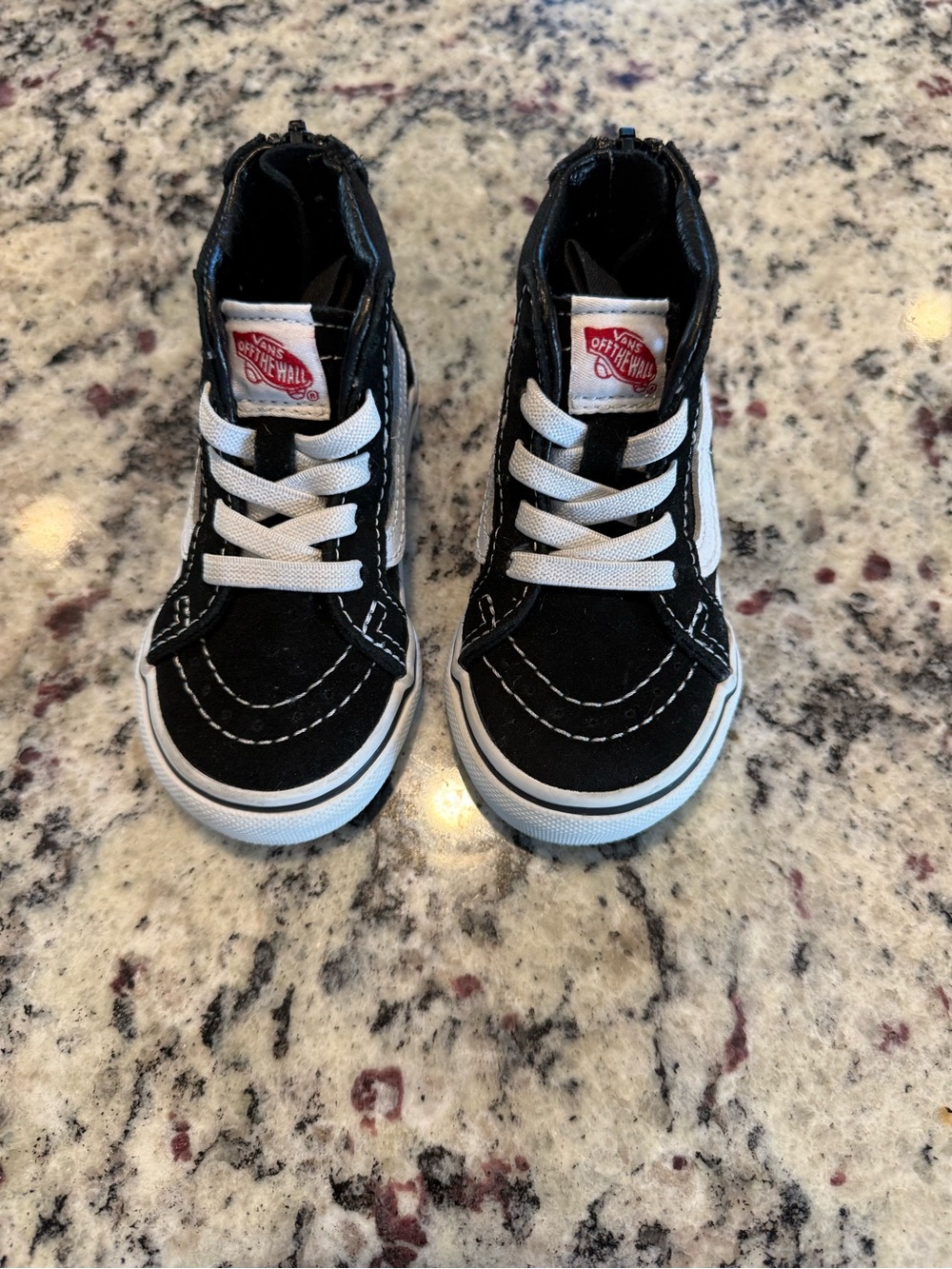 Vans Kids Black and White High Top Sk8-Hi Sneakers 4.5 C